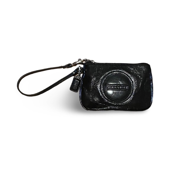 ALMOST LIKE NEW! Coach Logo Embossed Black Patent Leather Medium Wristlet - Picture 3 of 5